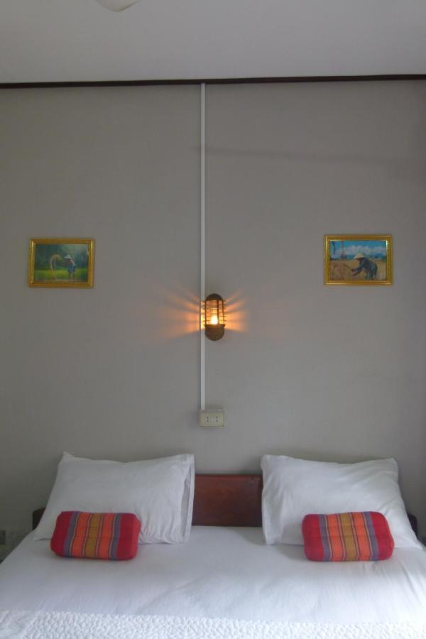 Khamphouy Guesthouse チャンパーサック エクステリア 写真