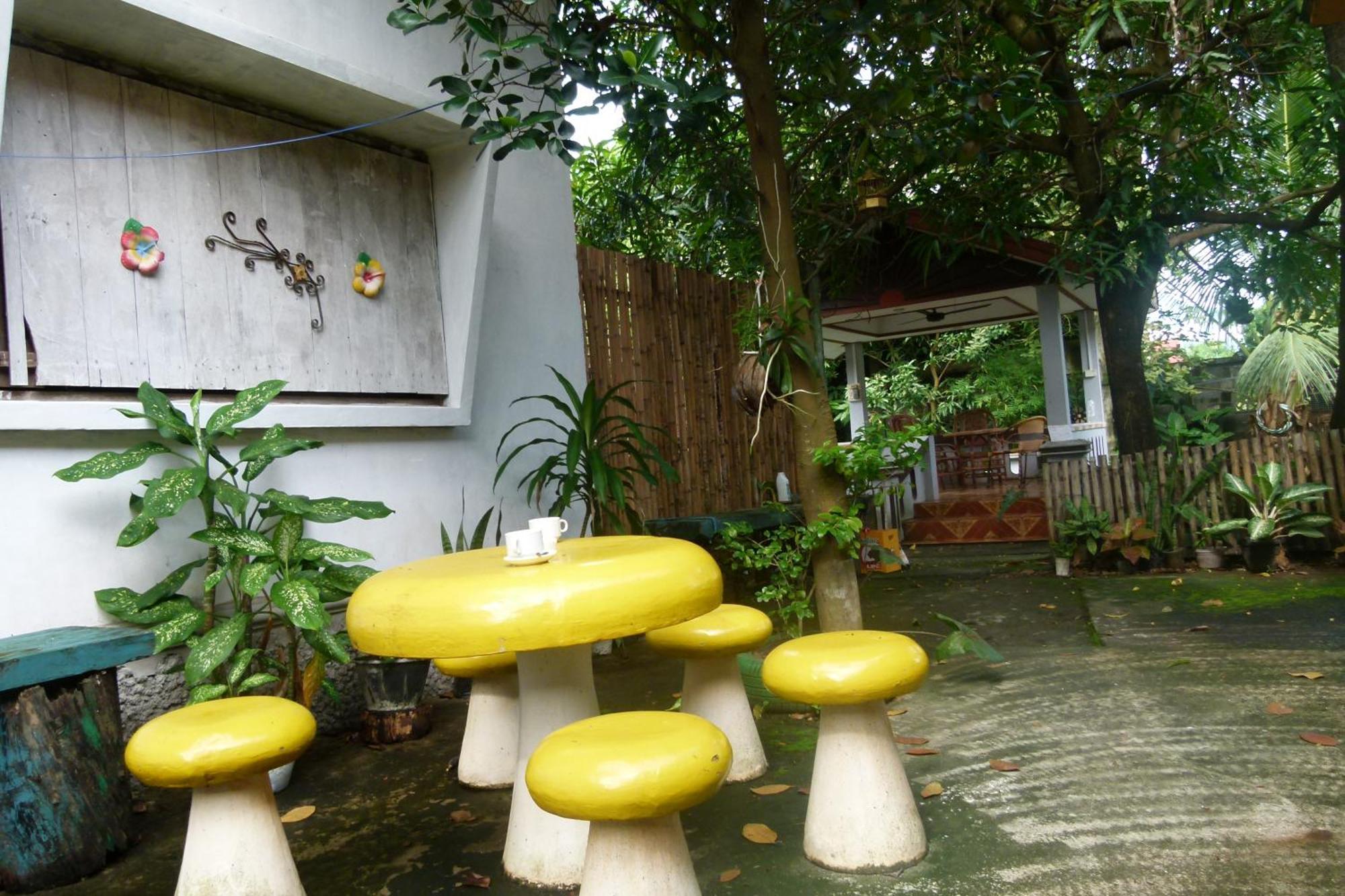 Khamphouy Guesthouse チャンパーサック エクステリア 写真