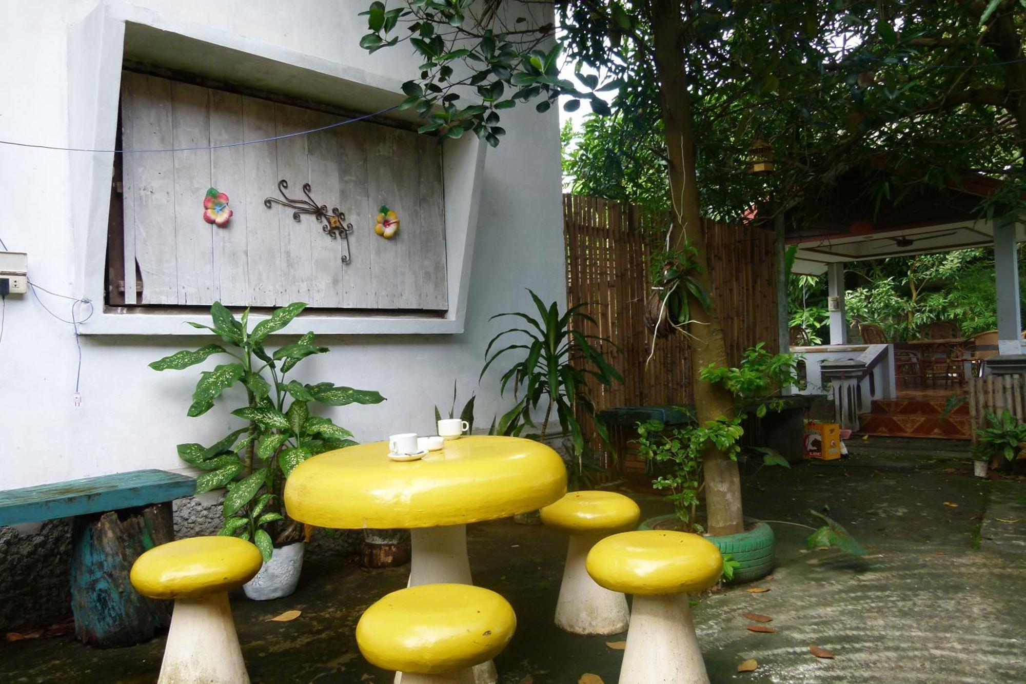 Khamphouy Guesthouse チャンパーサック エクステリア 写真
