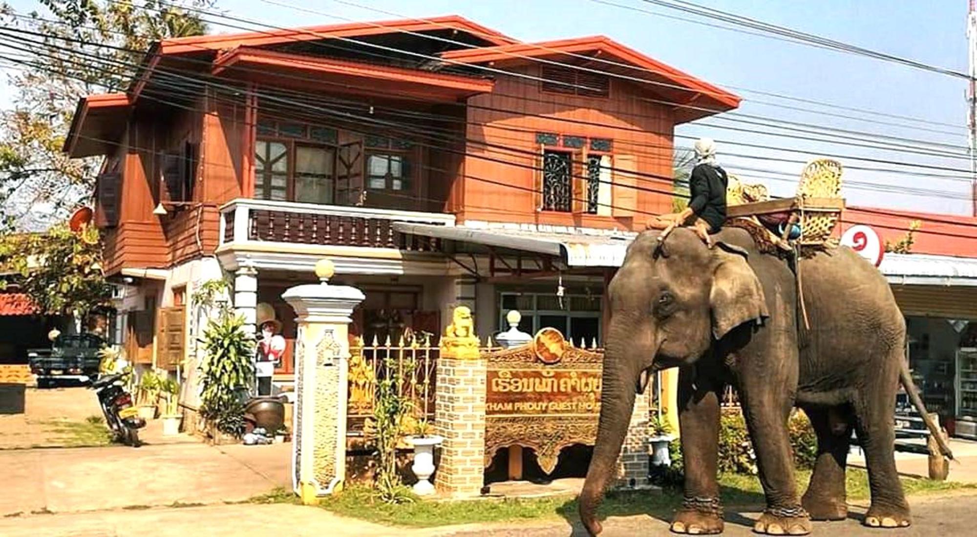 Khamphouy Guesthouse チャンパーサック エクステリア 写真