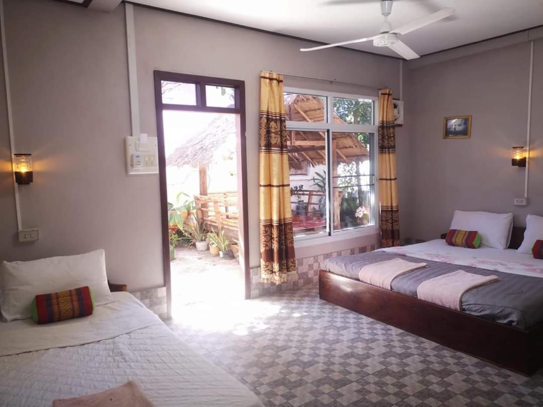 Khamphouy Guesthouse チャンパーサック エクステリア 写真