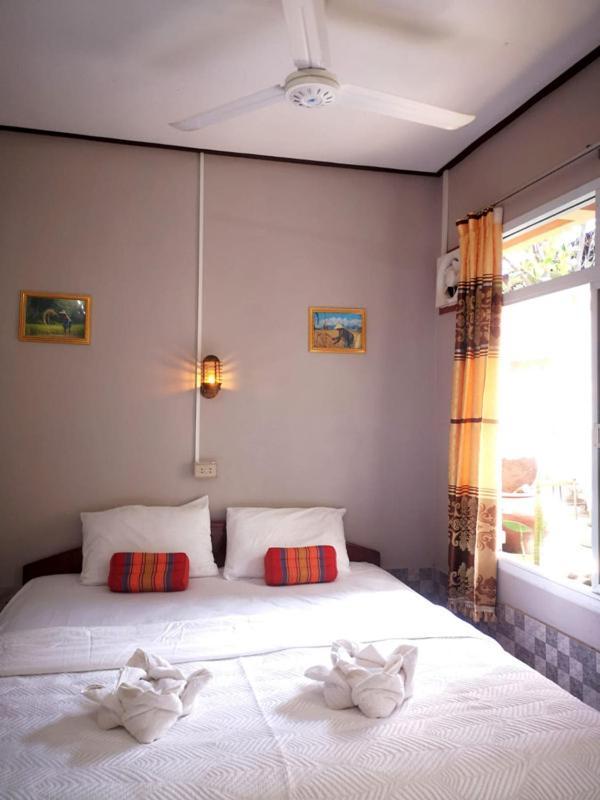 Khamphouy Guesthouse チャンパーサック エクステリア 写真