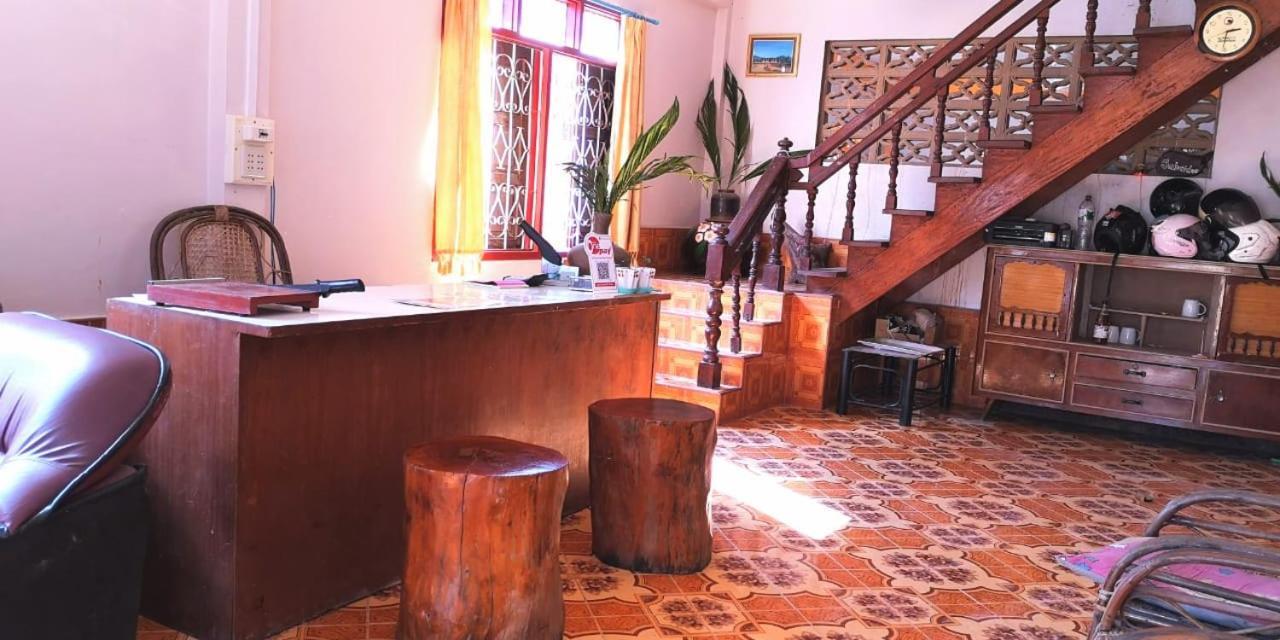 Khamphouy Guesthouse チャンパーサック エクステリア 写真